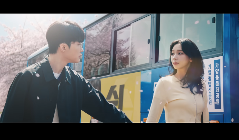 구글 플레이 포인트와 패스 혜택이 담긴 광고 화면