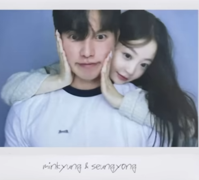 나이 차이를 극복한 두 사람의 대화 장면