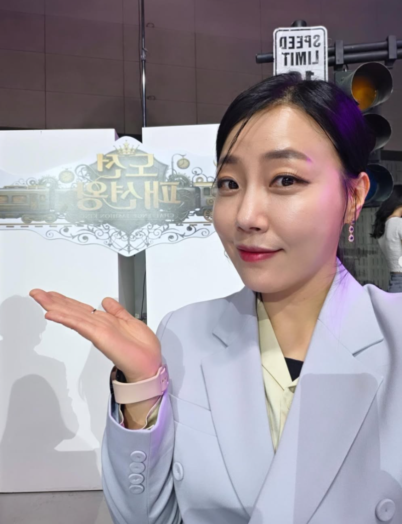 팬들을 향한 감사 인사와 행복한 미소