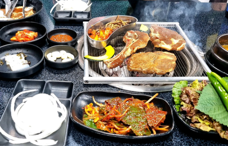 윤가네고기창고의 양념목살 구이