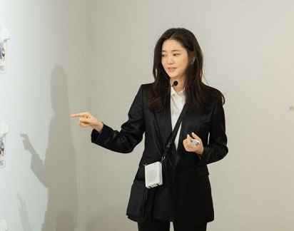 최태원 회장과 김희영 이사장 관련 이미지
