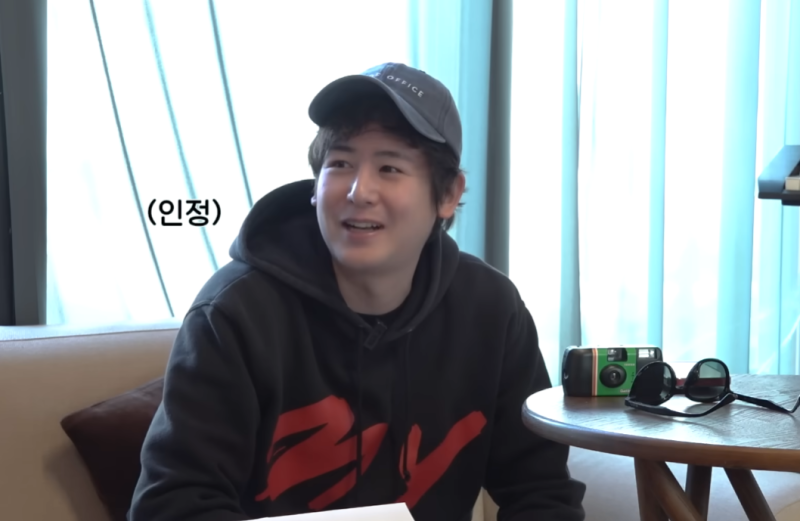 닉쿤 편안한 차림으로 숙소 등장