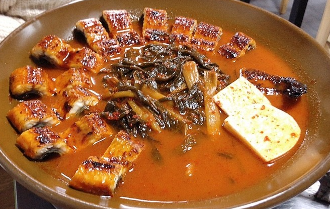 치즈장어피자 클로즈업