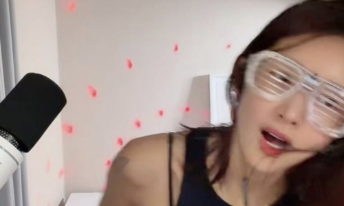 김빈우 틱톡 라이브 방송 장면