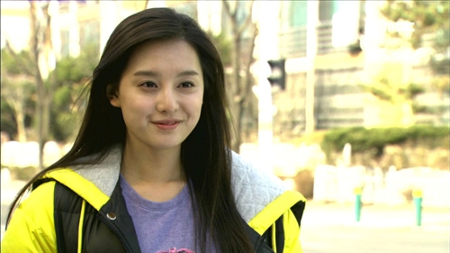 데뷔 초기 청순하고 발랄한 이미지를 보여준 김지원