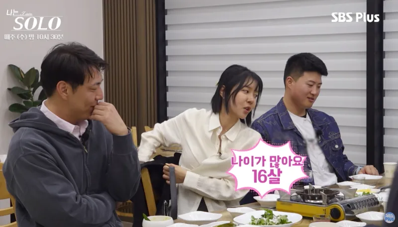 반려견 이야기를 나누는 모습