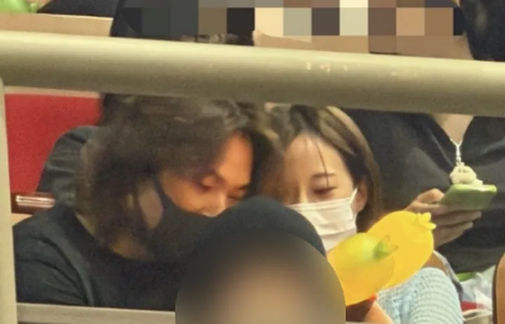 대성 허영지 콘서트 응원봉 밀착 포착